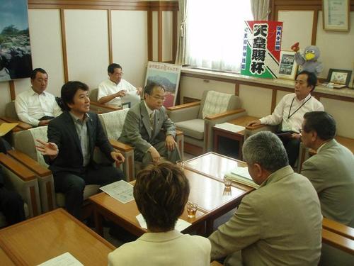 上田知事へホームレス収容施設に関する要望活動（2009.7.9）