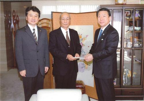 新郷ふれいあ祭りの収益金を寄贈2007.12.21