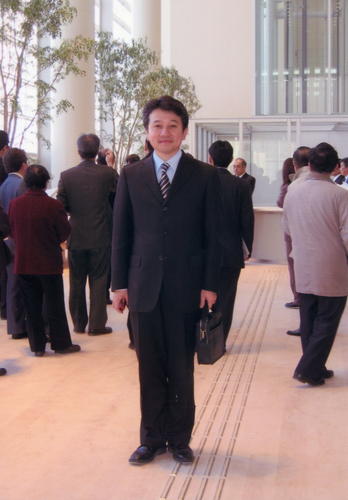 説明中に後を向いてパシャ