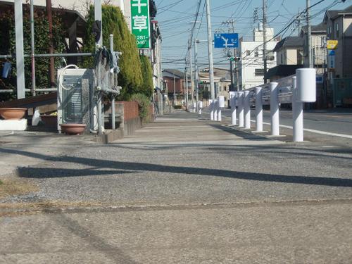 本蓮３丁目（バス停）前の歩道（水路）の段差解消