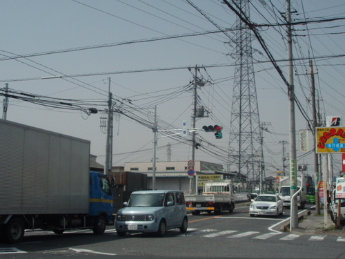新堀交差点の右折帯と右折信号完成